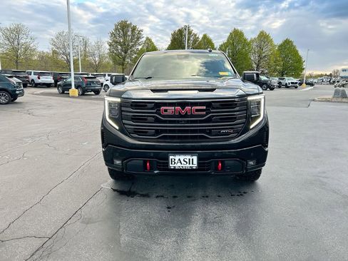 Used 2023 GMC Sierra 1500 AT4 w/ AT4 Premium Package AWD/4WD image 3