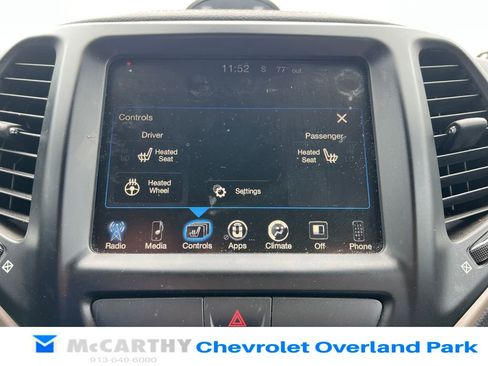 Used 2017 Jeep Cherokee Latitude w/ Cold Weather Group AWD/4WD image 15