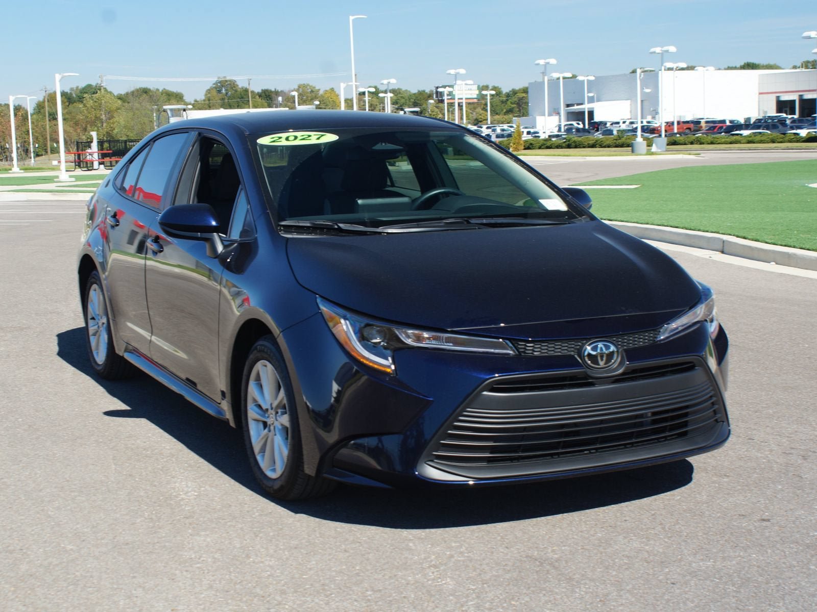 Used 2027 Toyota Corolla LE FWD image 2