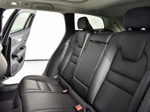 Certified 2025 Volvo V60 B5 Cross Country Plus image 22