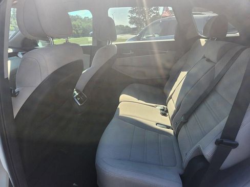 Used 2016 Kia Sorento FWD image 9