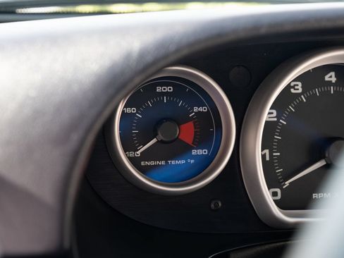 Used 2005 Ford GT RWD image 22