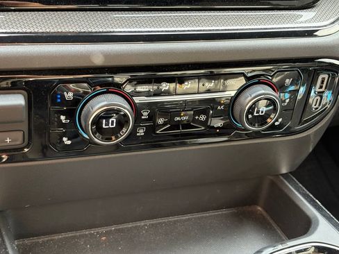 Used 2024 Chevrolet Silverado 1500 ZR2 w/ Technology Package image 16