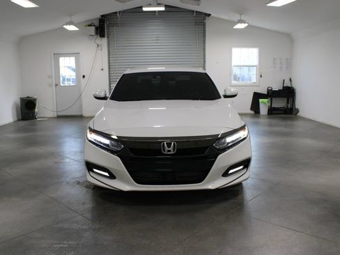 Used 2020 Honda Accord Sport image 3
