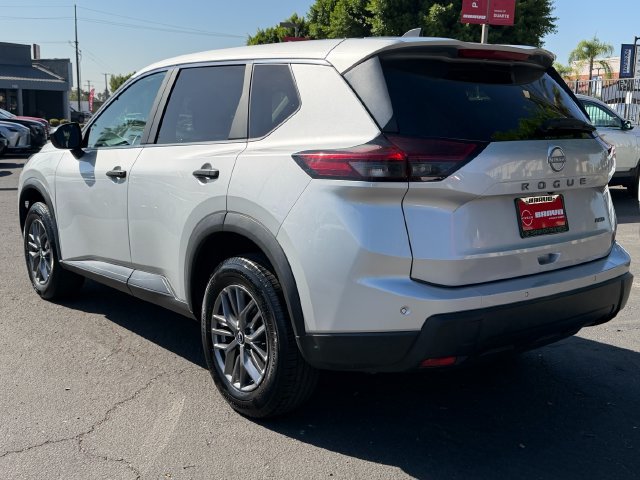 Used 2024 Nissan Rogue S AWD/4WD image 5