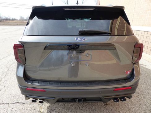 Used 2020 Ford Explorer ST w/ ST Street Pack image 8