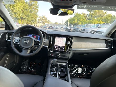 Certified 2023 Volvo S90 B6 Plus AWD/4WD image 30