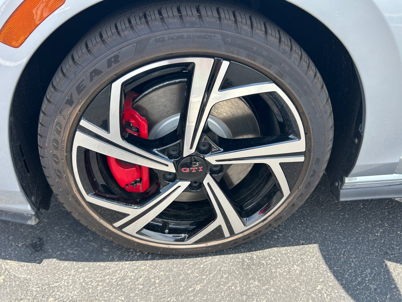 New 2026 Volkswagen GTI SE FWD image 25