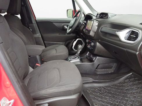 Used 2018 Jeep Renegade Latitude w/ Popular Equipment Group FWD image 24