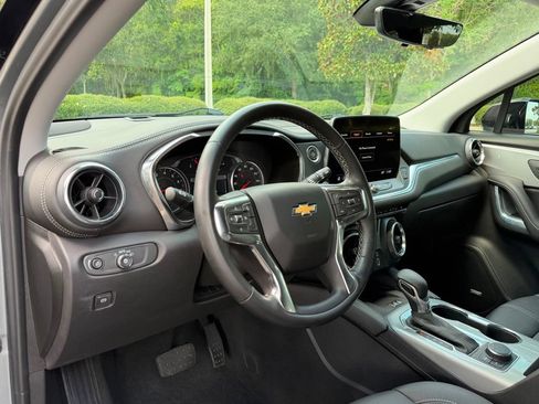 Used 2025 Chevrolet Blazer LT w/ Sound & Technology Package FWD image 11