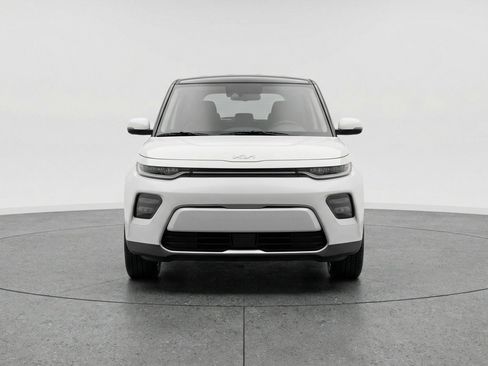 Used 2025 Kia Soul LX w/ LX Technology Package FWD image 2