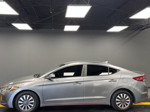Used 2017 Hyundai Elantra SE image 8