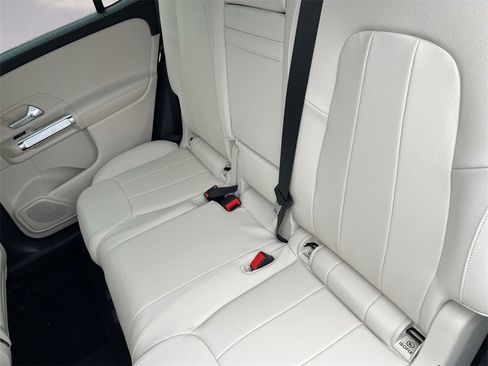 New 2025 Mercedes-Benz GLB 250 4MATIC image 9