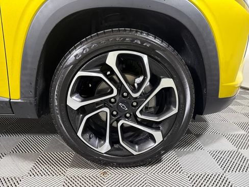Used 2024 Chevrolet Trax RS w/ Sunroof Package FWD image 11