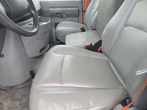 Used 2019 Ford E-350 and Econoline 350 Super Duty w/ Power Windows & Locks Group image 11