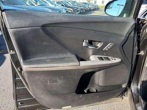 Used 2015 Toyota Venza XLE image 13