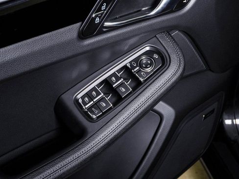 Certified 2025 Porsche Macan image 26