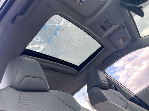 Used 2025 Toyota RAV4 Limited image 27