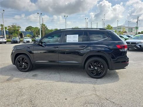Used 2023 Volkswagen Atlas SE w/ Panoramic Sunroof Package FWD image 7