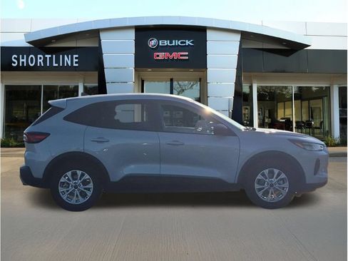 Used 2026 Ford Escape Active w/ Cold Weather Package FWD image 2