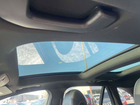 Used 2019 Mercedes-Benz GLC 300 4MATIC image 8