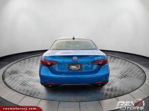 Used 2017 Alfa Romeo Giulia Ti w/ TI 19" Sport Package image 4