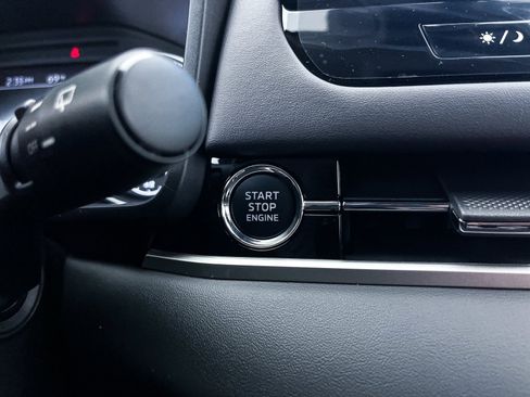 New 2025 Mitsubishi Outlander ES image 16