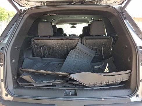 Used 2023 Chevrolet Traverse LT FWD image 29