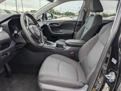 Used 2025 Toyota RAV4 XLE FWD image 25