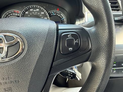 Used 2015 Toyota Camry LE FWD image 19
