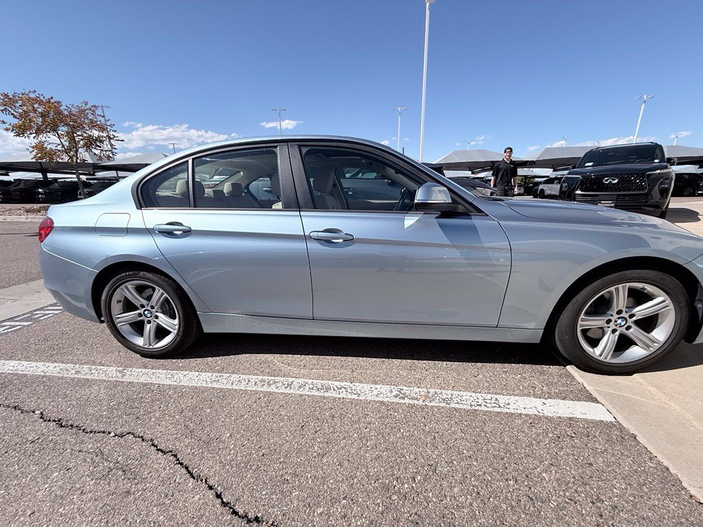 Used 2014 BMW 320i xDrive Sedan AWD/4WD image 4
