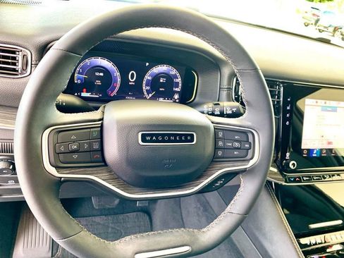 Used 2022 Jeep Wagoneer Series II image 17
