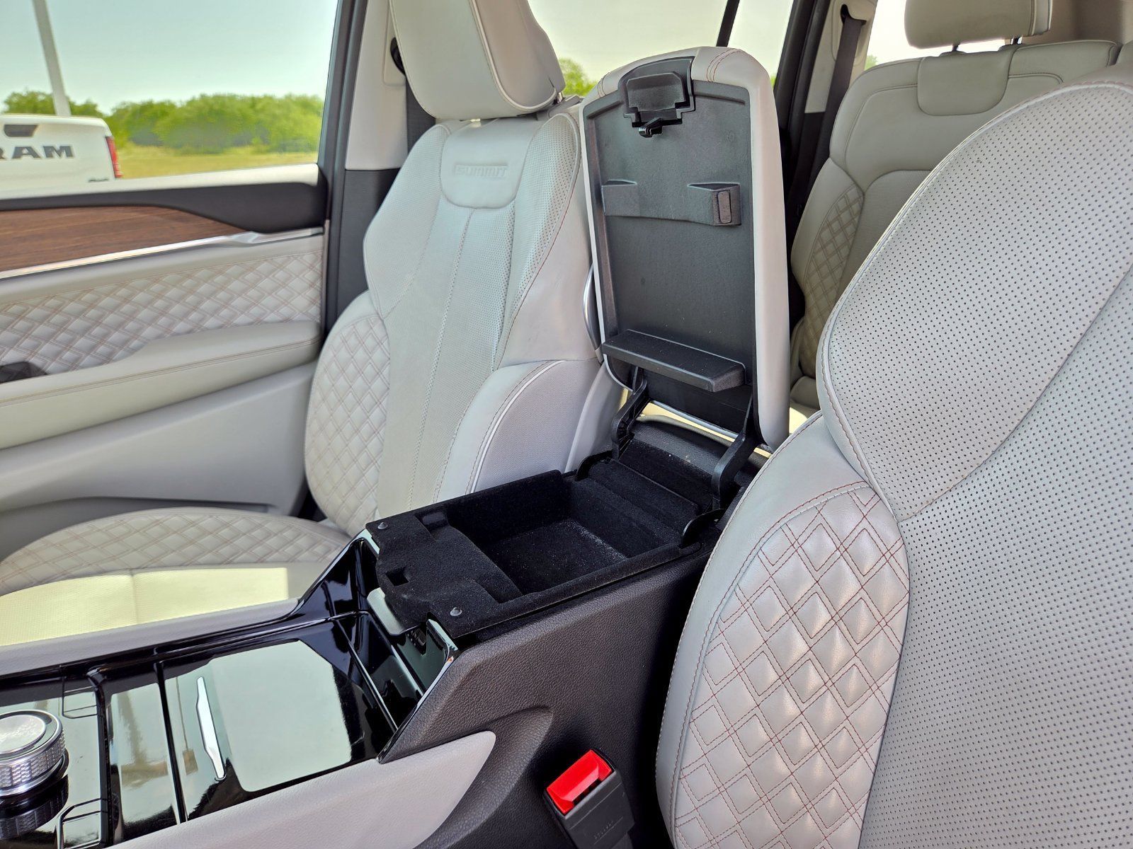 Used 2022 Jeep Grand Cherokee Summit RWD image 35