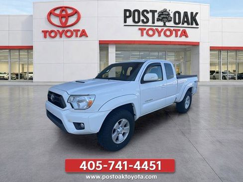 Used 2014 Toyota Tacoma 4x4 Access Cab V6 w/ TRD Sport Package image 3