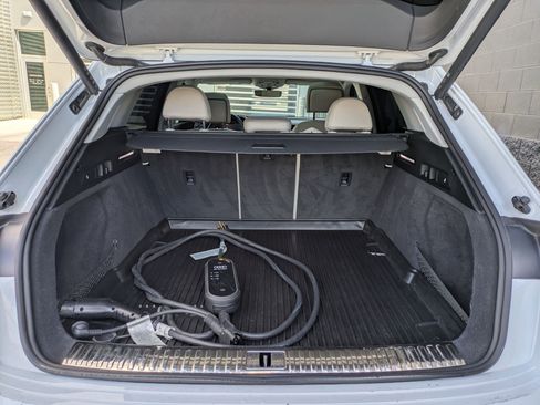 Used 2024 Audi Q8 e-tron Prestige w/ Prestige Package image 26