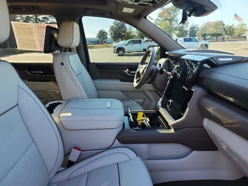 Certified 2026 GMC Yukon XL Denali w/ Denali Reserve Package image 7