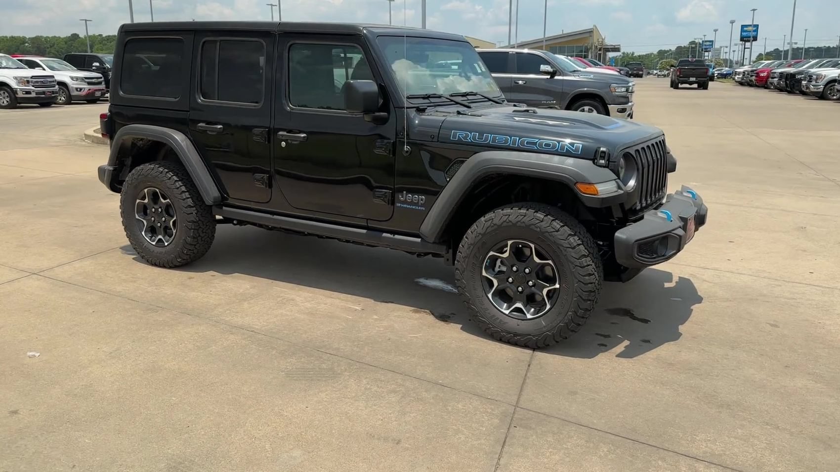 New 2023 Jeep Wrangler Unlimited Rubicon 4xe w/ Cold Weather Group AWD/4WD image 2