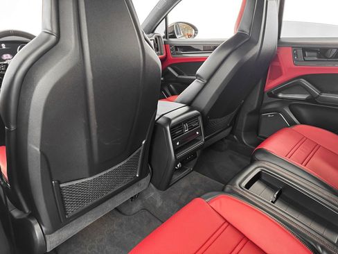 Used 2024 Porsche Cayenne Turbo GT image 25