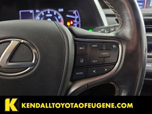 Used 2019 Lexus UX 200 FWD image 13