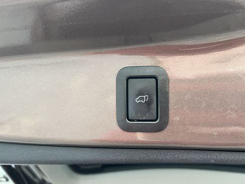 Used 2019 Toyota Highlander Limited FWD image 14