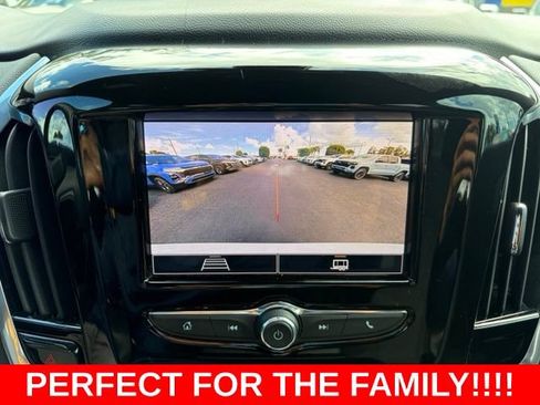 Used 2022 Chevrolet Traverse LT FWD image 25