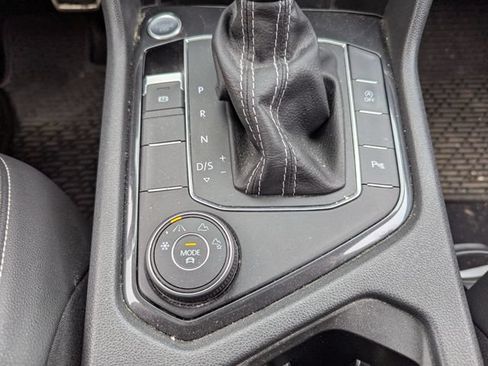 Used 2021 Volkswagen Tiguan SE R-Line AWD/4WD image 18