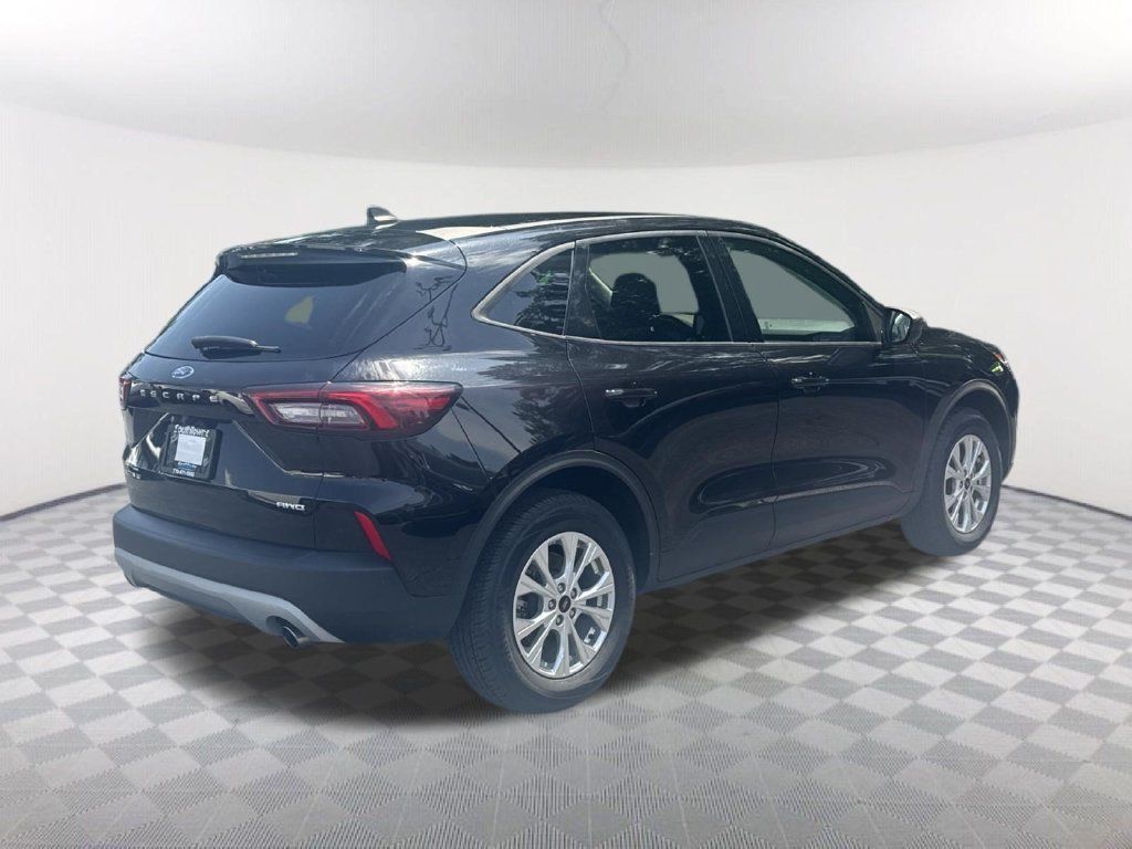 Used 2025 Ford Escape Active AWD/4WD image 5
