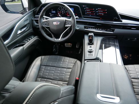 Certified 2024 Cadillac Escalade V w/ LPO, ONYX Package AWD/4WD image 9