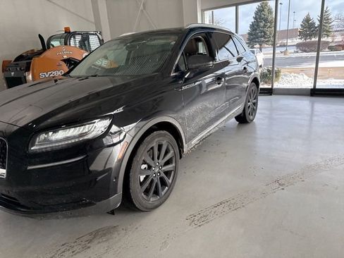 Used 2022 Lincoln Nautilus Reserve image 1