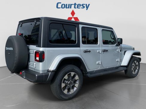 Used 2022 Jeep Wrangler Unlimited Sahara w/ Cold Weather Group AWD/4WD image 6