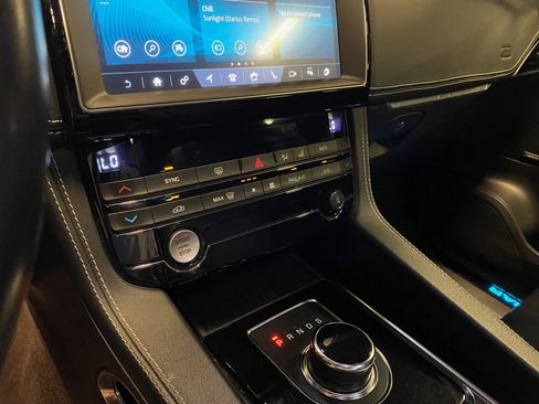 Used 2019 Jaguar F-PACE S image 26