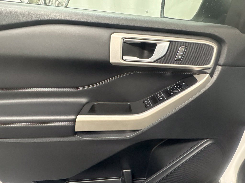 Used 2023 Ford Explorer XLT AWD/4WD image 25