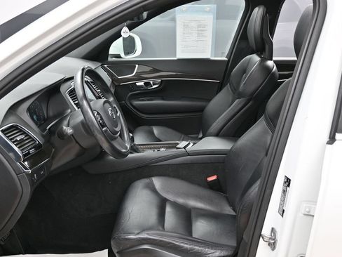 Used 2018 Volvo XC90 T6 Momentum w/ Convenience Package AWD/4WD image 18