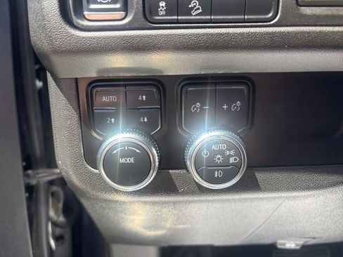 Used 2024 GMC Yukon XL AT4 AWD/4WD image 32